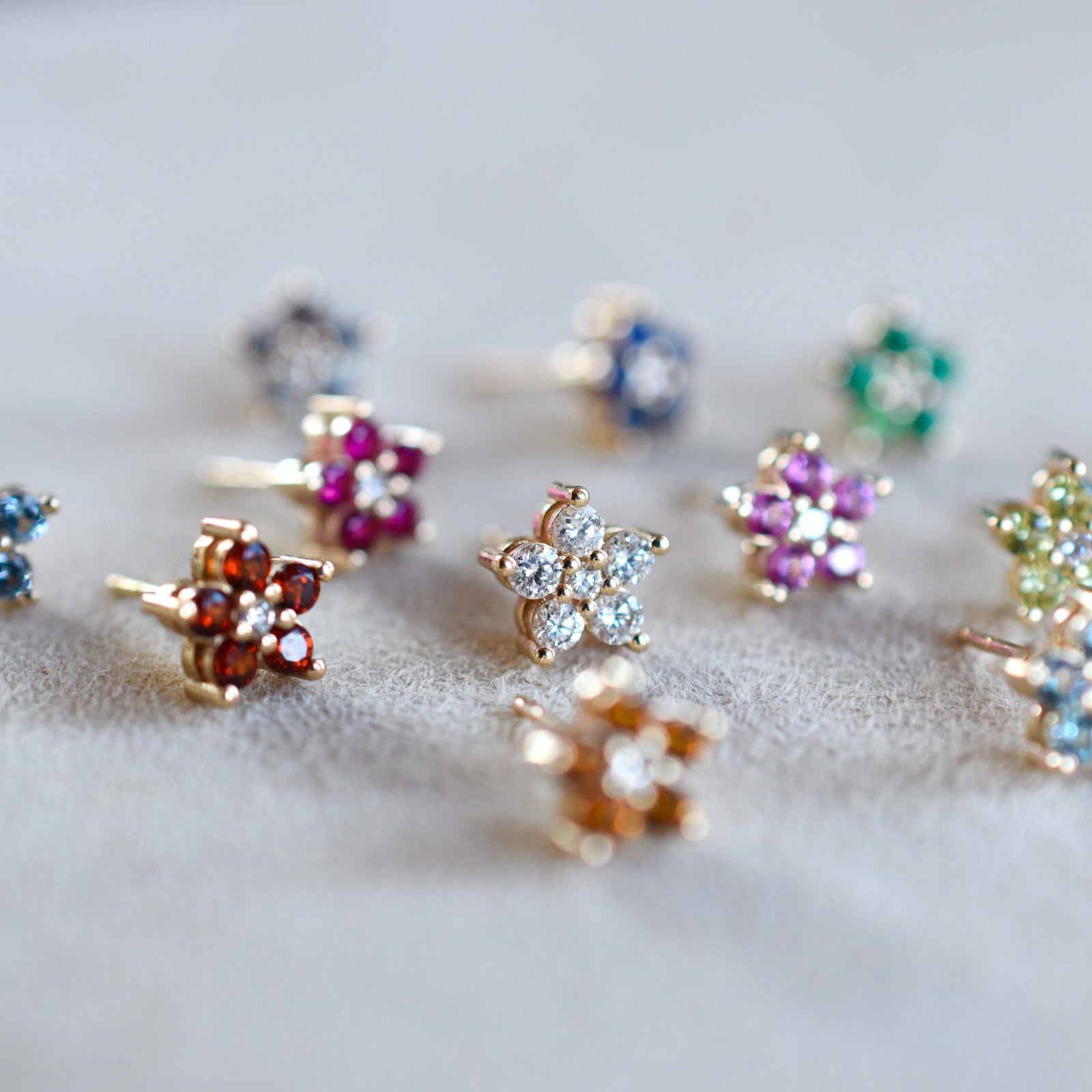 Greenwich Mini Flower Diamond Earrings in 14k Gold (April)