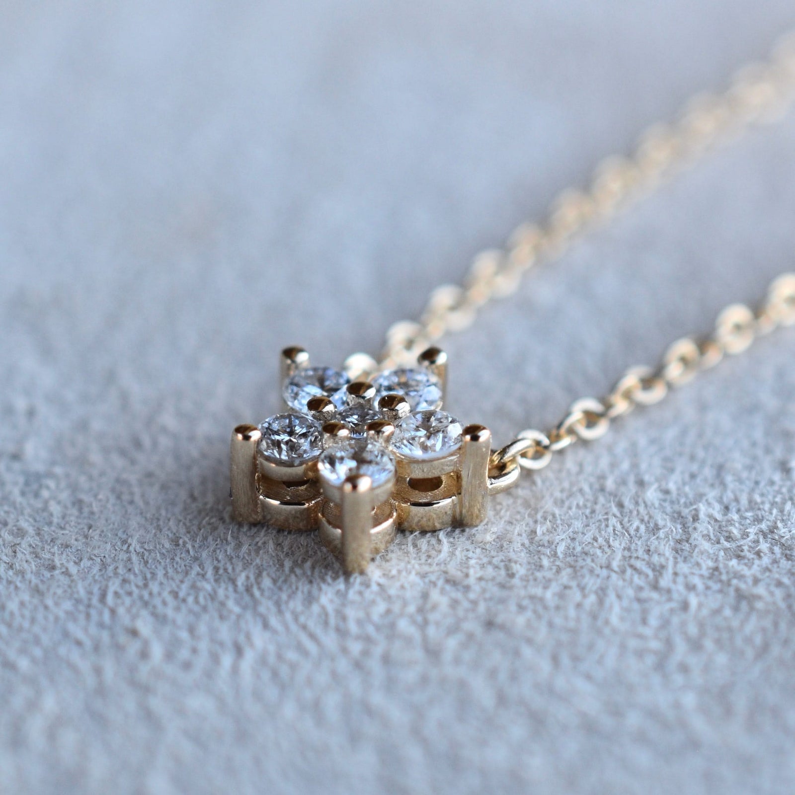 Greenwich Mini Flower Diamond Necklace in 14k Gold (April)