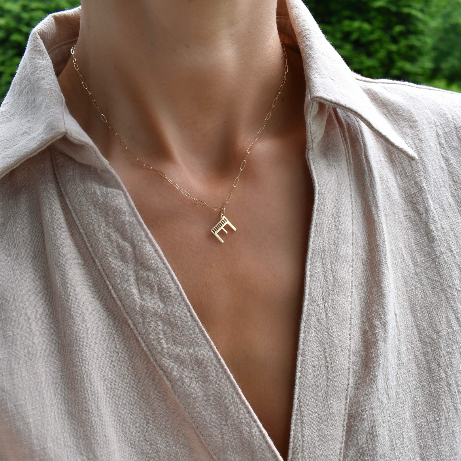 Essex Letter E Pendant in 14k Gold