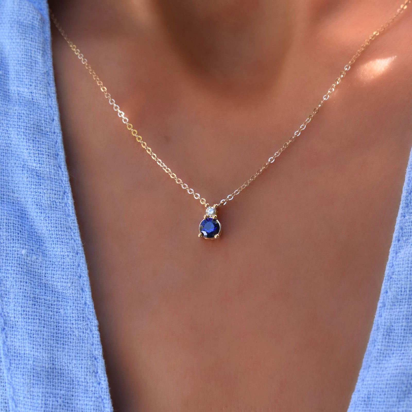 The Vault: Greenwich Solitaire Sapphire & Diamond Necklace, Yellow Gold Size Medium