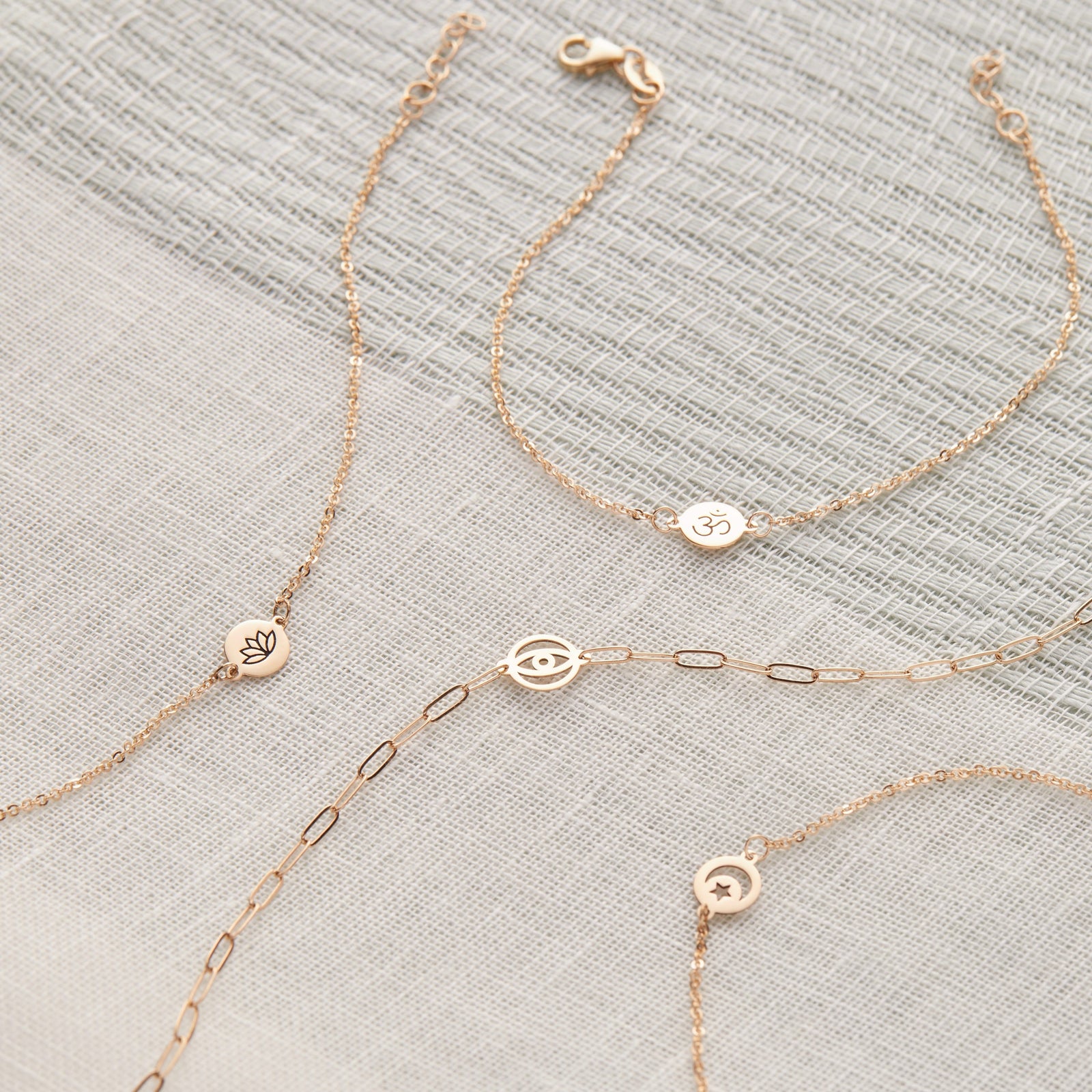 Ohm Disc Bracelet in 14k Gold