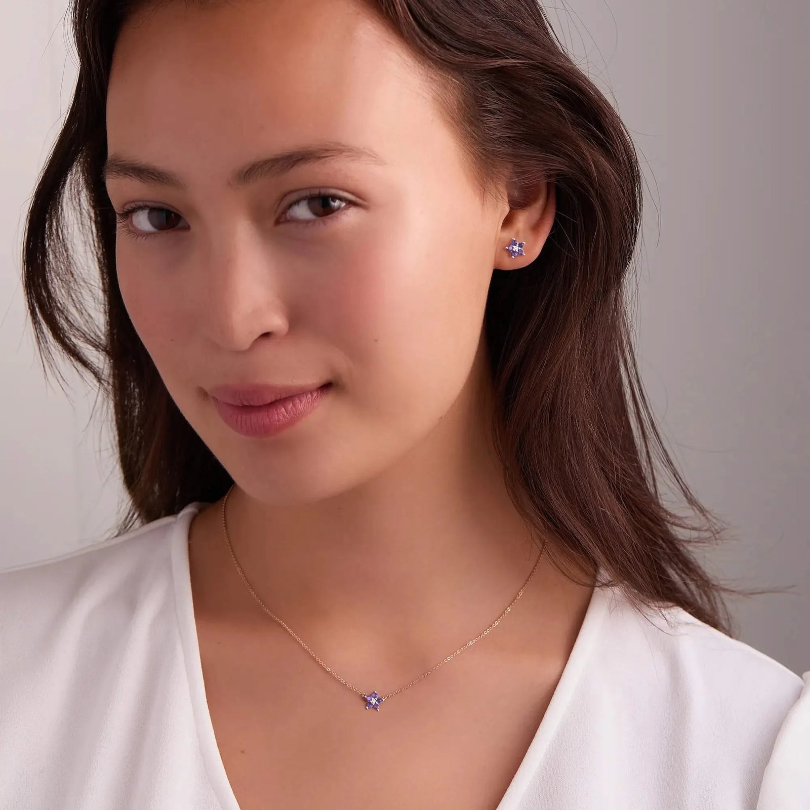 Greenwich Mini Flower Amethyst & Diamond Necklace in 14k Gold (February)