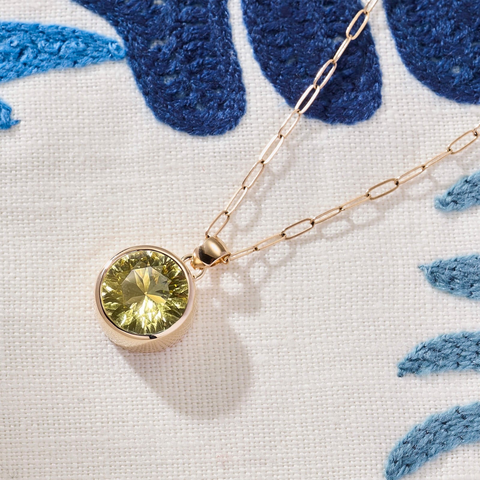Jamestown Lemon Verbena Quartz Pendant in 14k Gold (August)