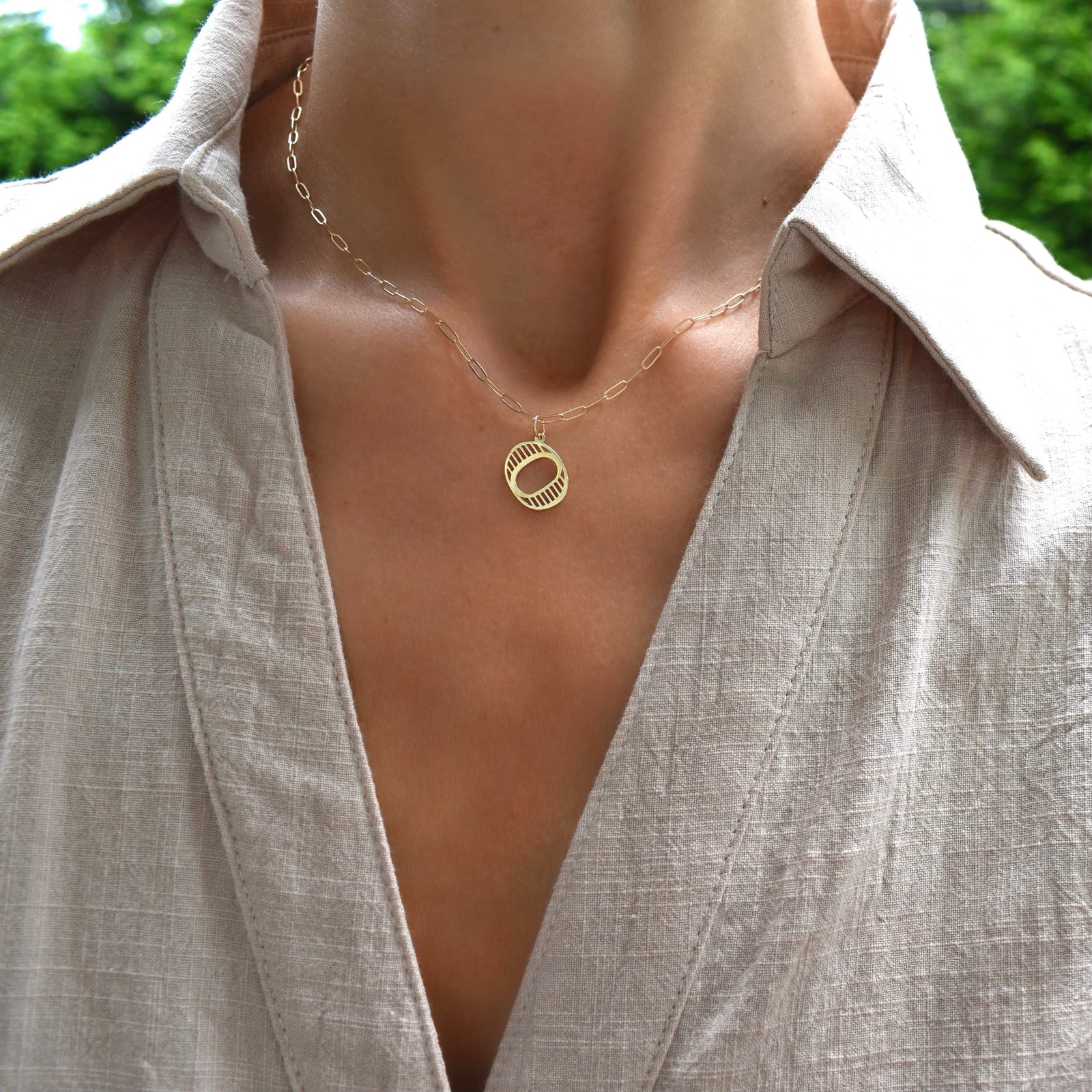 Essex Letter O Pendant in 14k Gold