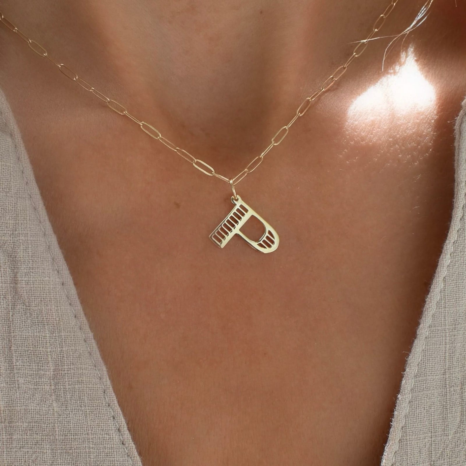 Essex Letter P Pendant in 14k Gold