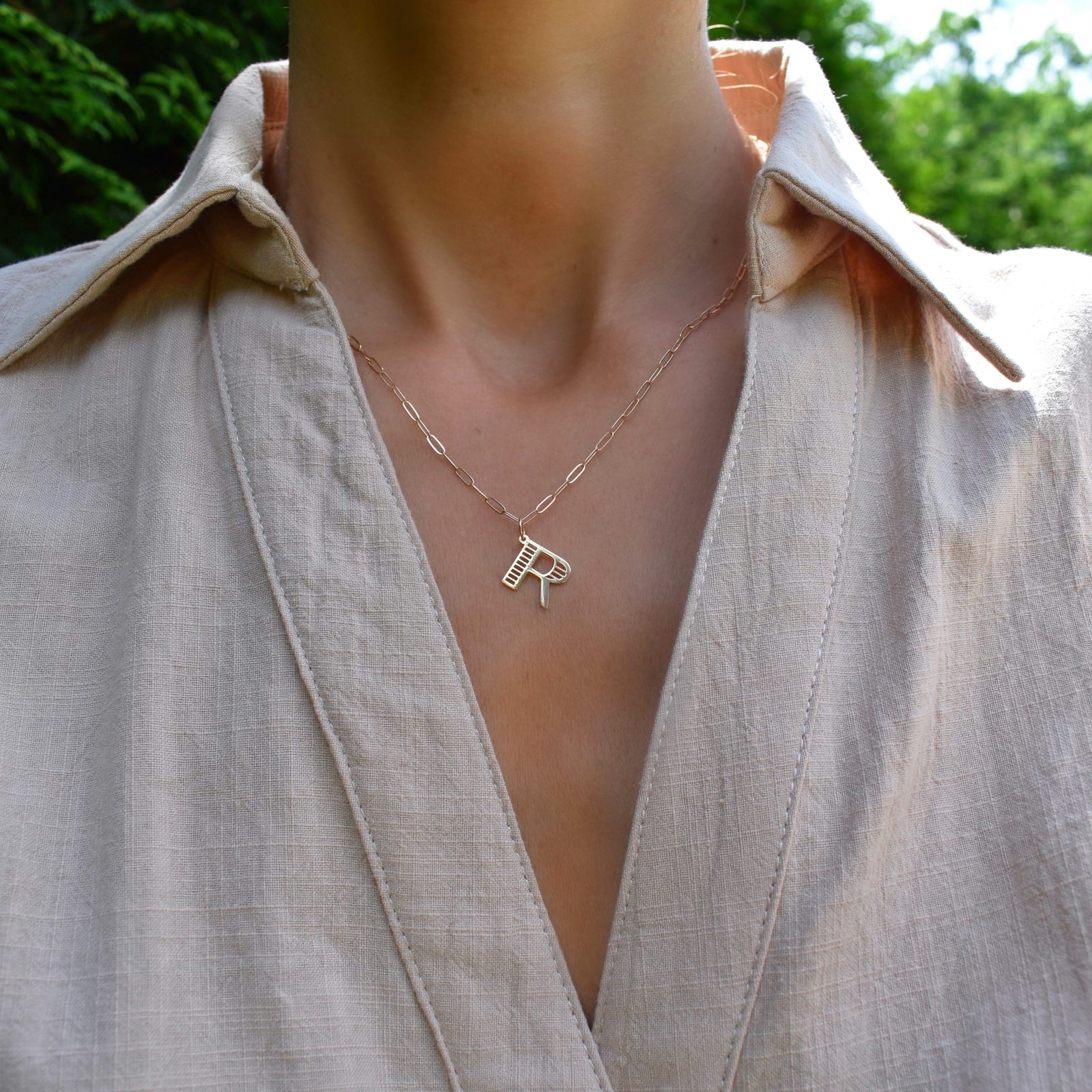 Essex Letter R Pendant in 14k Gold