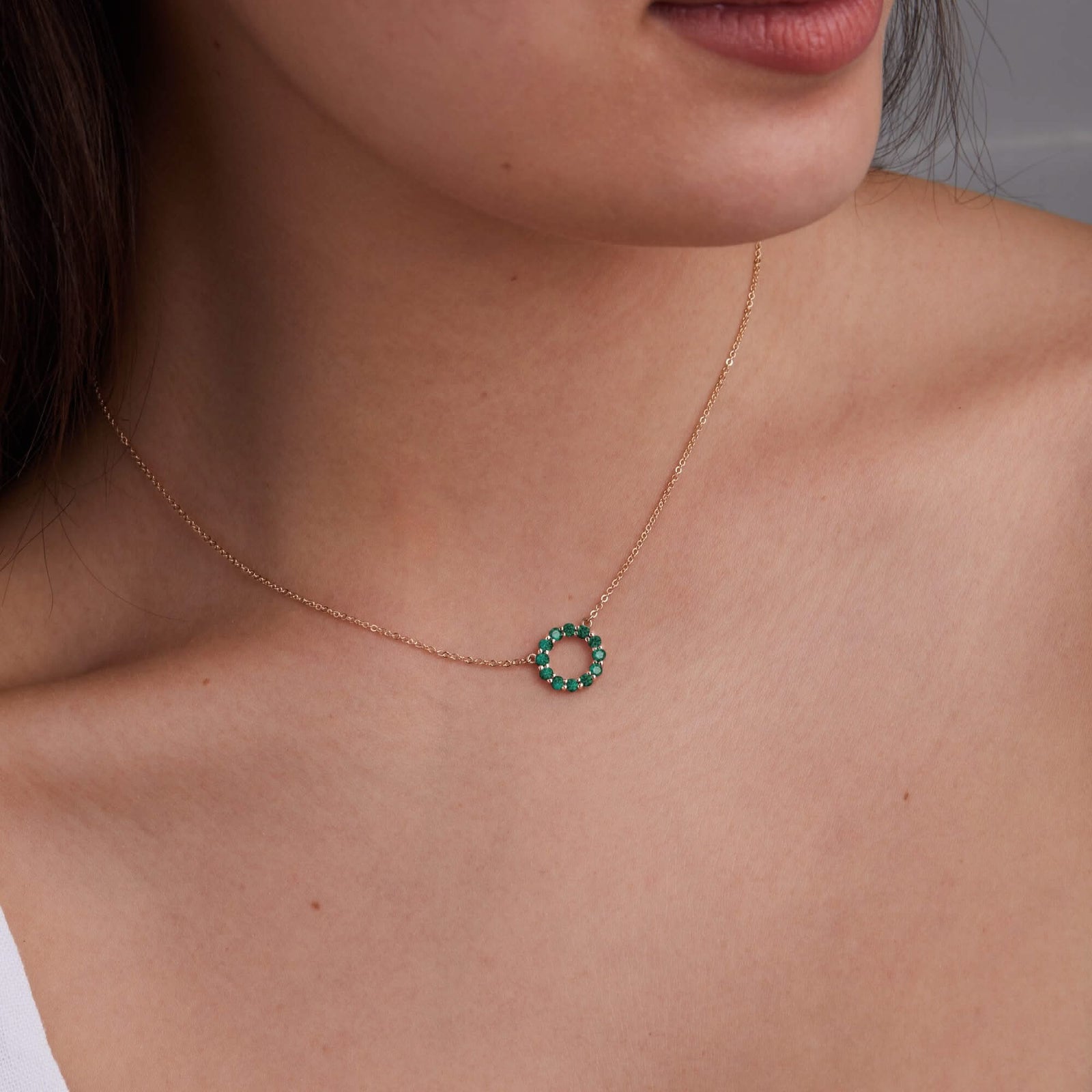 Rosecliff Small Circle Emerald Necklace in 14k Gold (May)