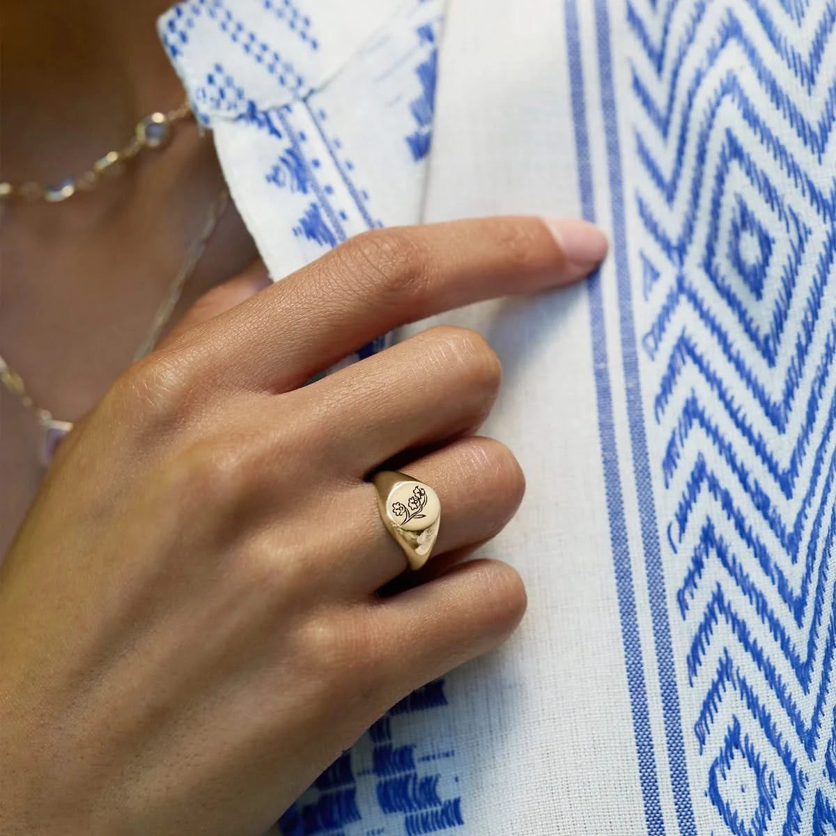 Signet Flower Ring in 14k Gold