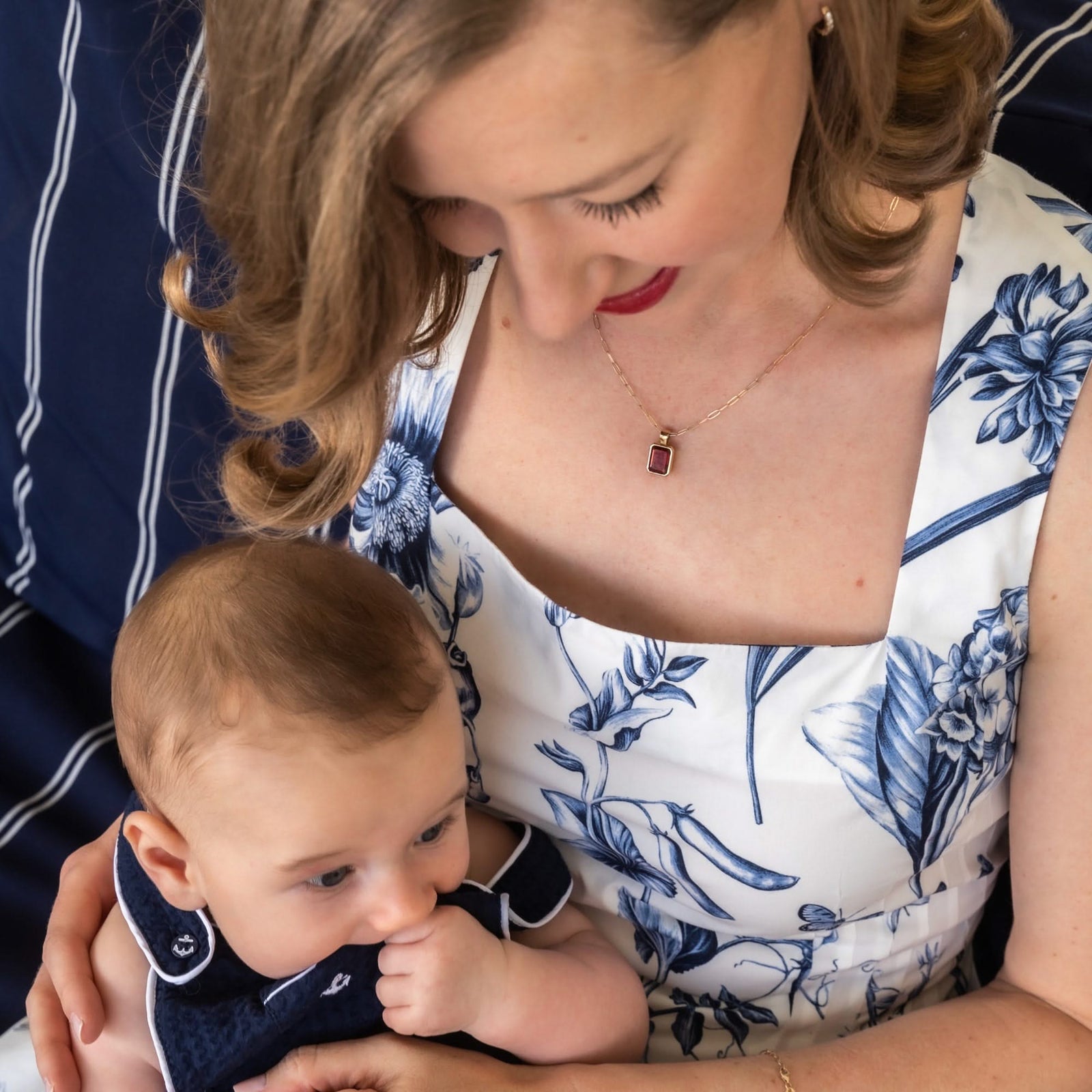 Warren Garnet Pendant in 14k Gold (January)