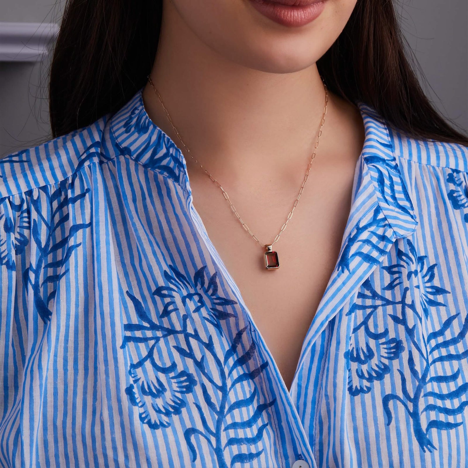 Warren Garnet Pendant in 14k Gold (January)