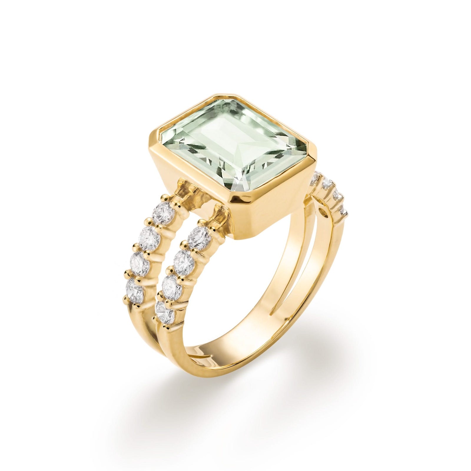 Warren ring in 14k yellow gold with accent diamonds featuring one 10 x 8 mm emerald cut lemon Green Amethyst - aspect view