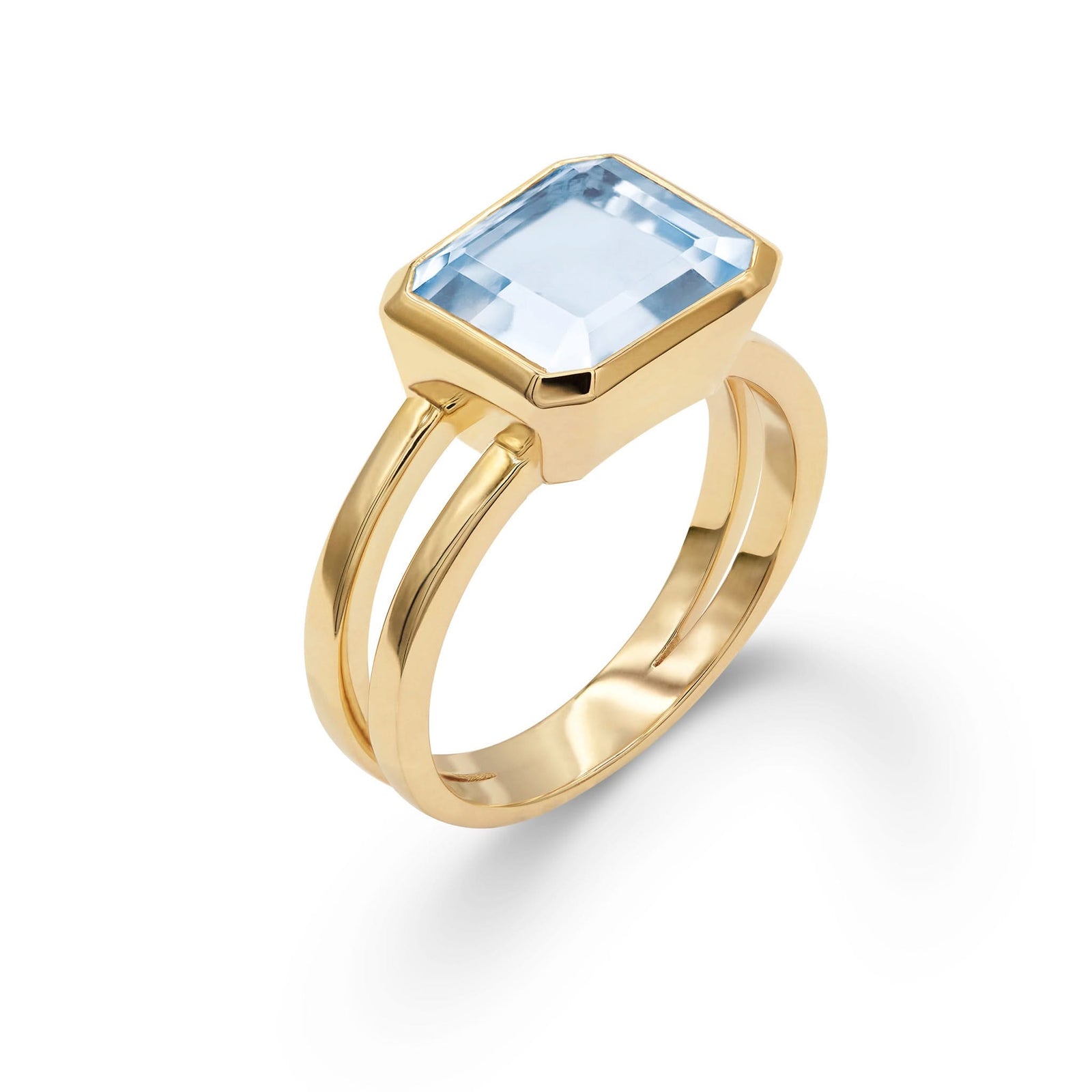 Warren Horizontal Aquamarine Ring, featuring an Aquamarine-cut 8 x 10mm Aquamarine in 14k gold, hand-set horizontally in a 14k-gold bezel - aspect view.