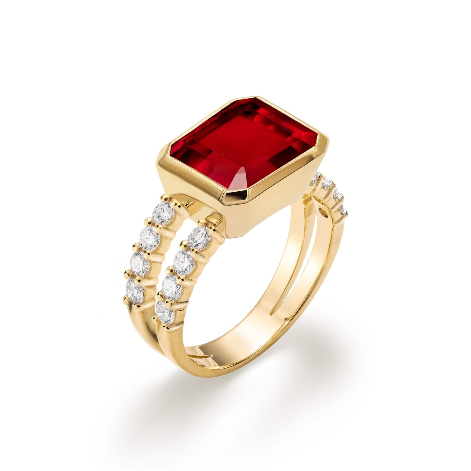 Warren Horizontal Garnet Ring with Diamonds, featuring an 8 x 10mm Garnet and 16 prong-set diamonds in 14k gold - aspect view.
