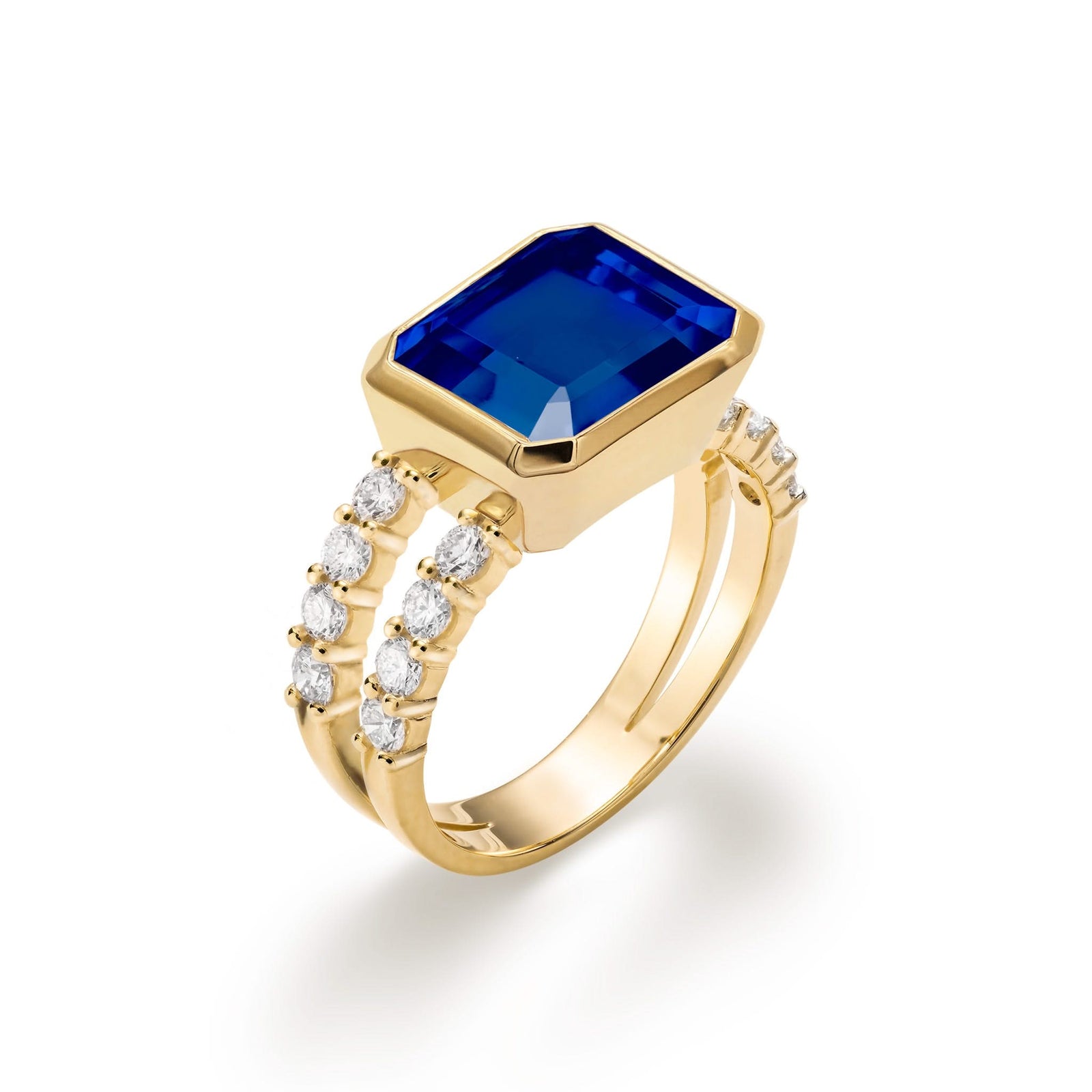 Warren Horizontal Sapphire Ring with Diamonds, featuring an 8 x 10mm Sapphire and 16 prong-set diamonds in 14k gold - aspect view.