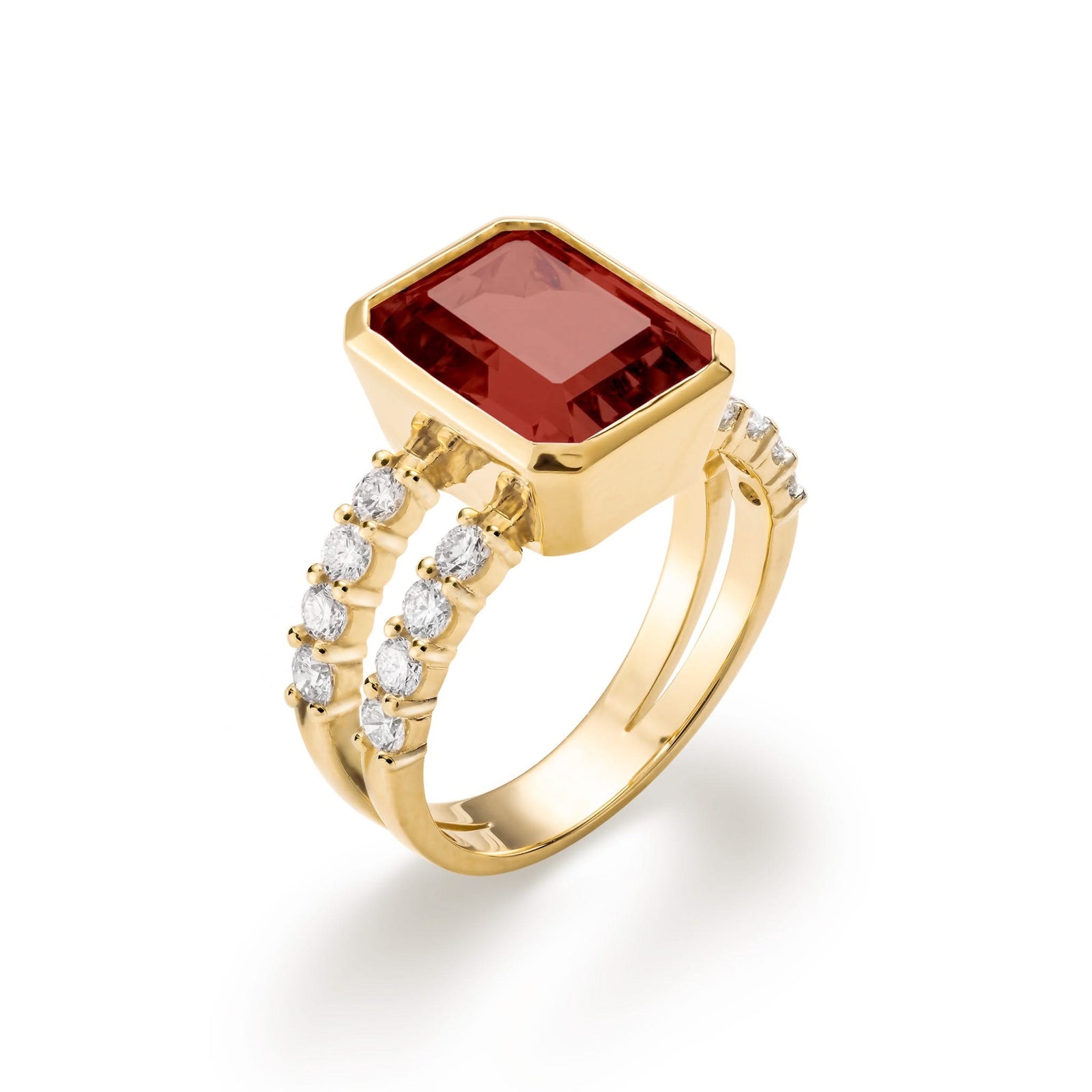 Warren ring in 14k yellow gold with accent diamonds featuring one 10 x 8 mm emerald cut bezel set garnet - aspect view