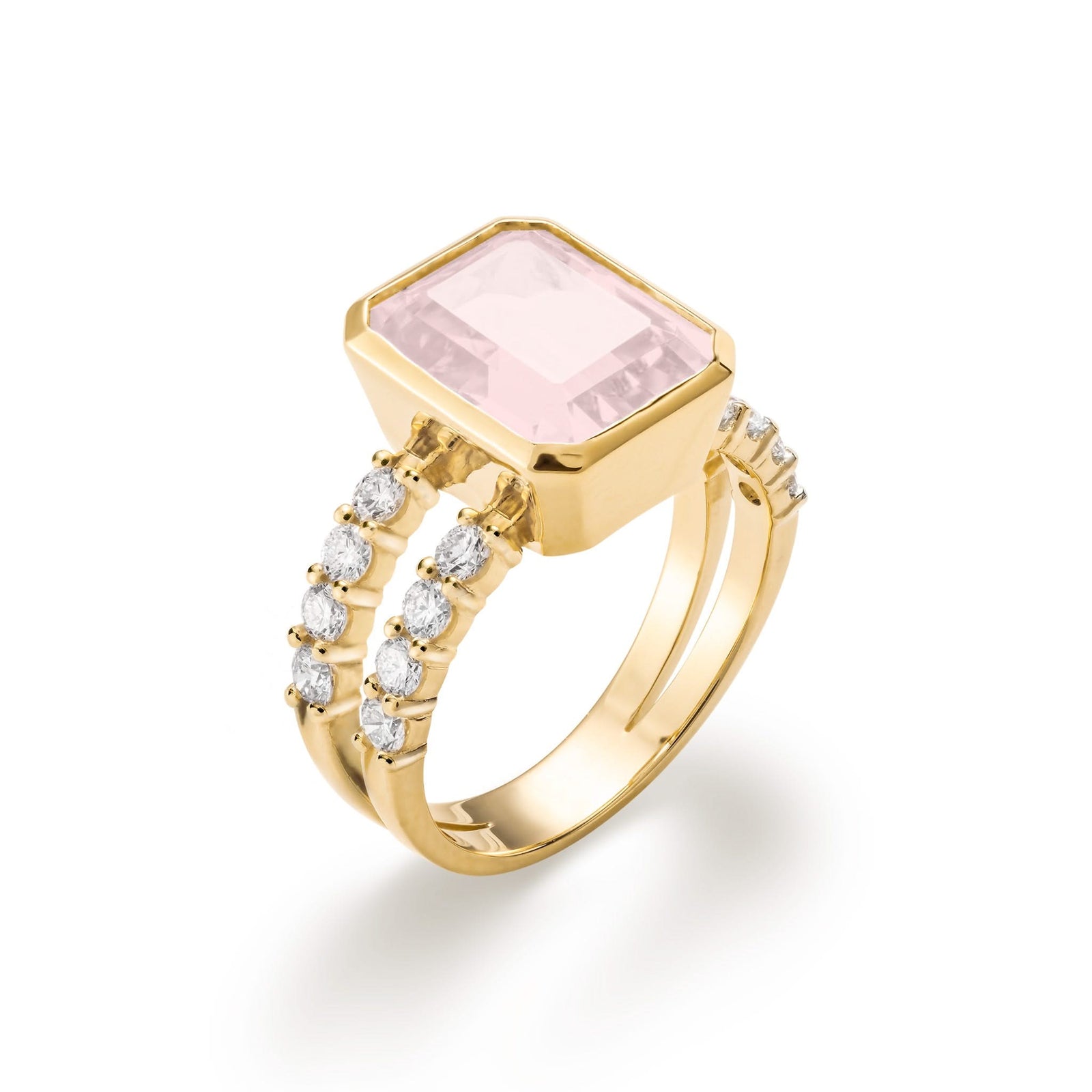 Warren ring in 14k yellow gold with accent diamonds featuring one 10 x 8 mm emerald cut Rose Quartz - aspect view