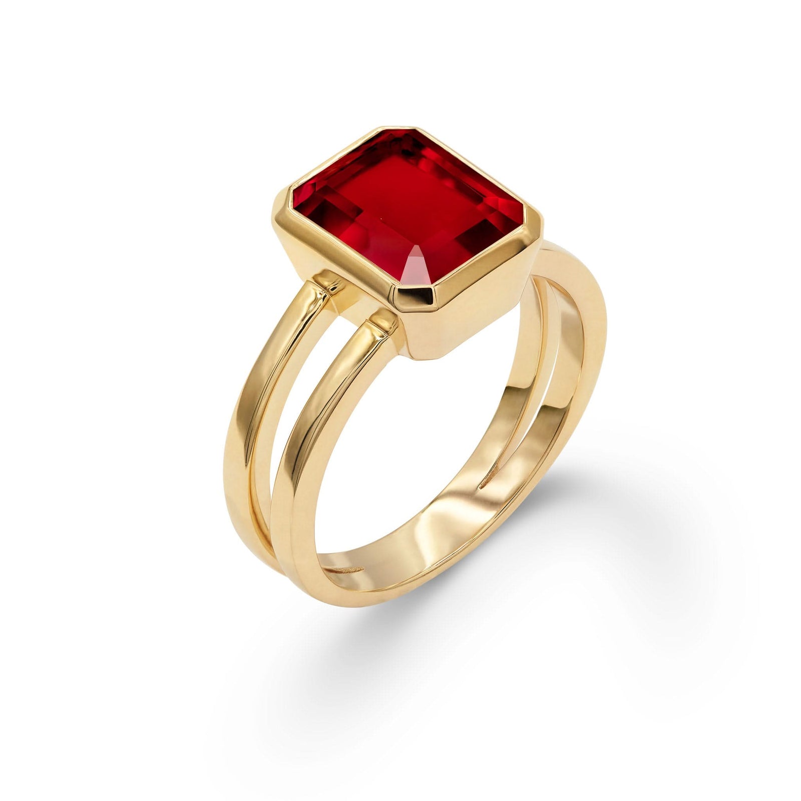 Warren ring in 14k yellow gold featuring one 10 x 8 mm Garnet cut bezel set Garnet - aspect view