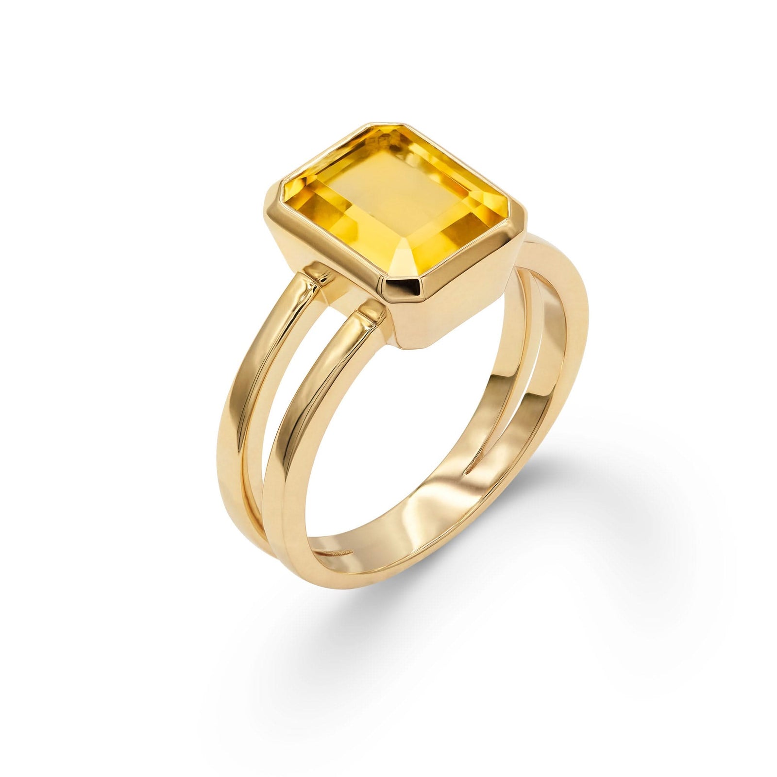 Warren ring in 14k yellow gold featuring one 10 x 8 mm emerald cut bezel set citrine - aspect view