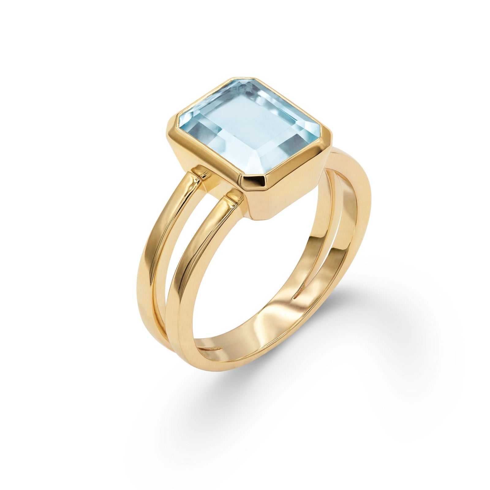 Warren ring in 14k yellow gold featuring one 10 x 8 mm emerald cut bezel set Nantucket blue topaz - aspect view