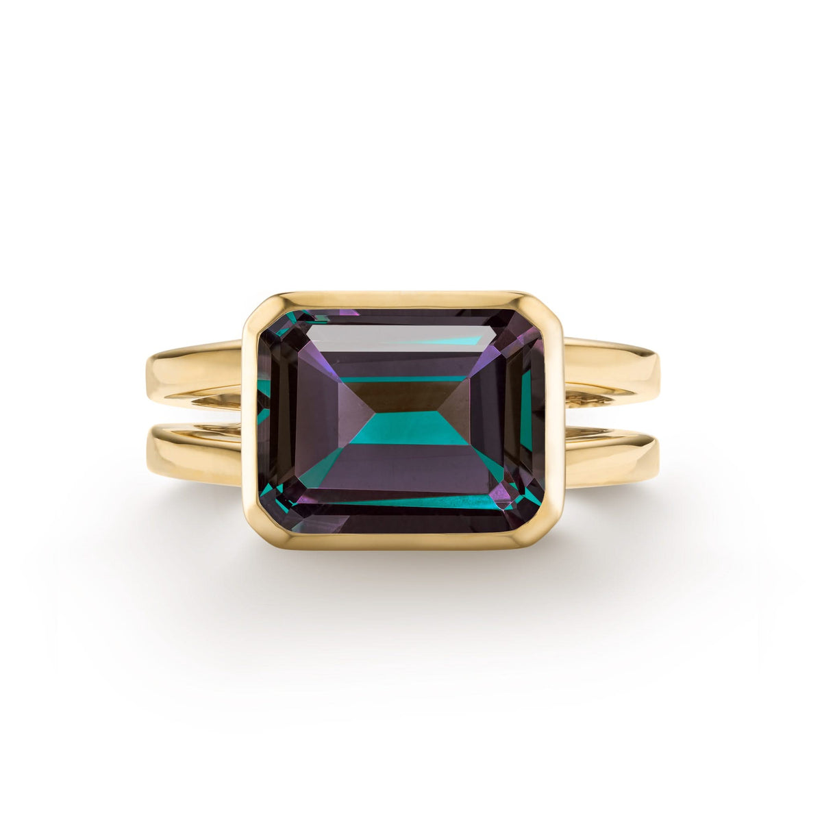 Warren Horizontal Alexandrite Ringin the 14k gold, featuring a color-changing and-faceted, bezel-set 8 x 10mm Alexandrite - front view