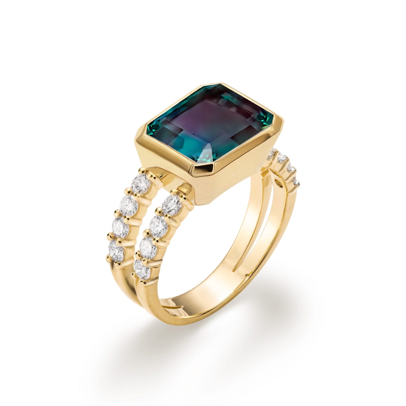 Warren Horizontal Alexandrite Ring with Diamonds in the 14k gold, featuring a color-changing 8x10mm Alexandrite and sustainably grown diamonds - aspectview