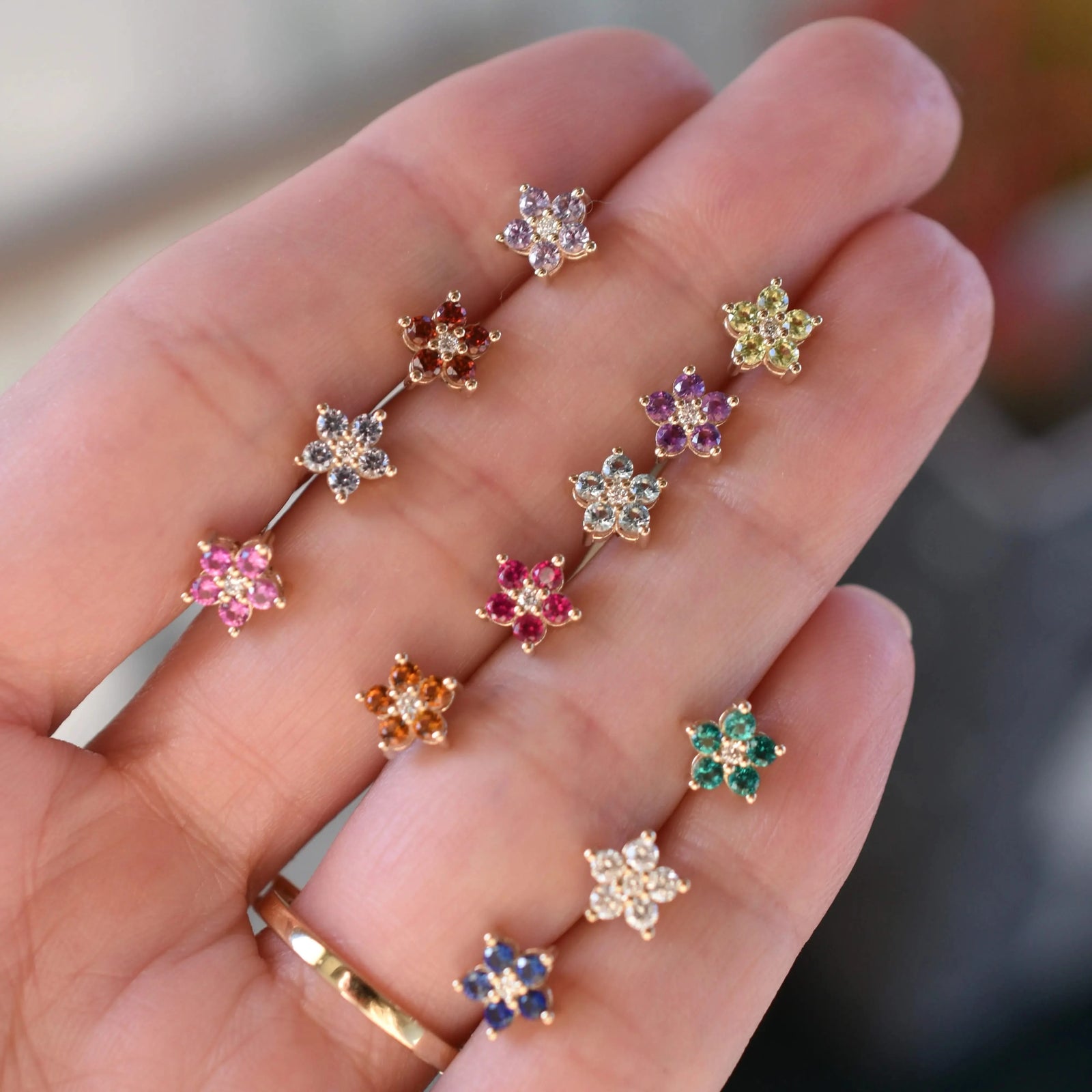 Greenwich Mini Flower Garnet & Diamond Earrings in 14k Gold (January)