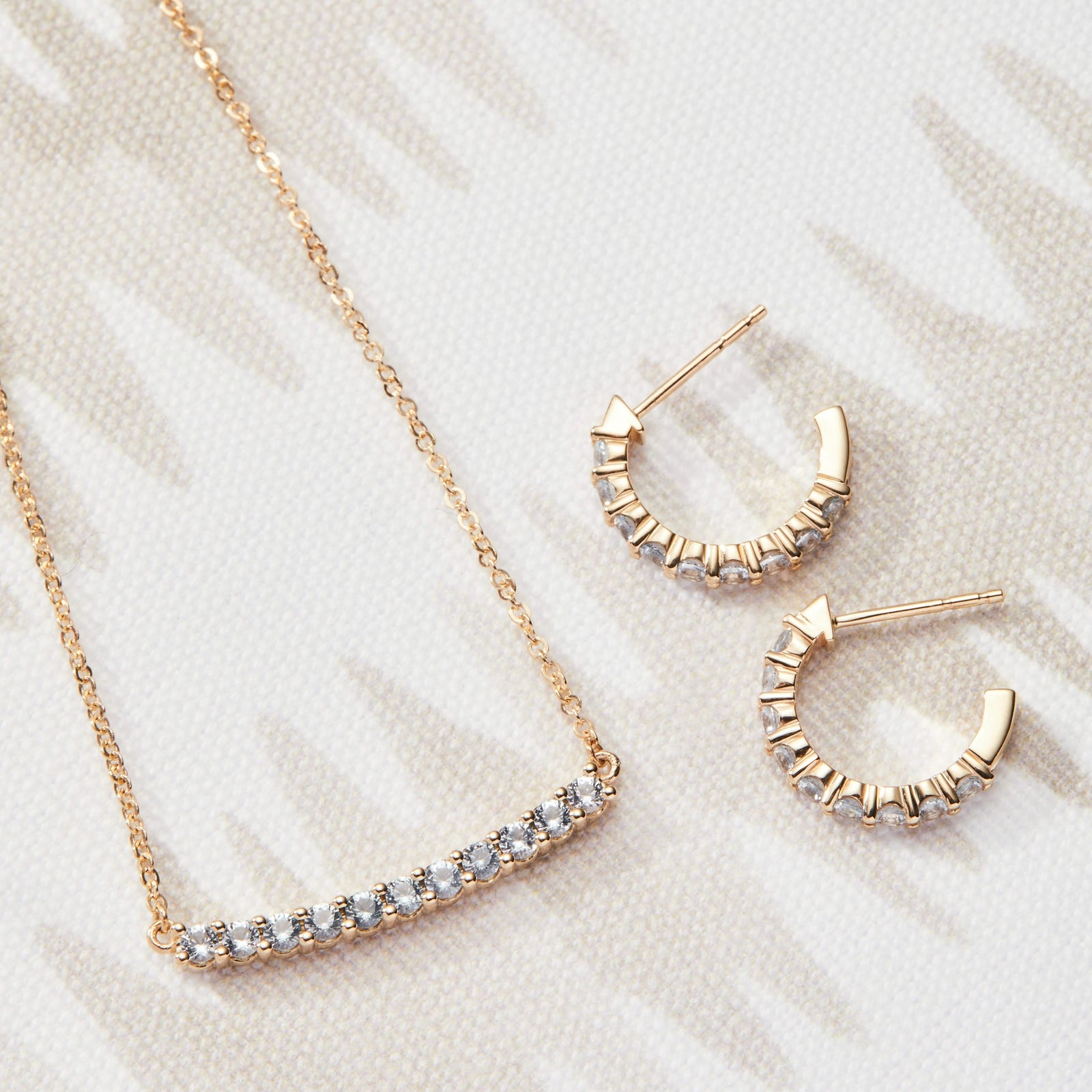 Rosecliff Aquamarine Bar Necklace in 14k Gold (March)