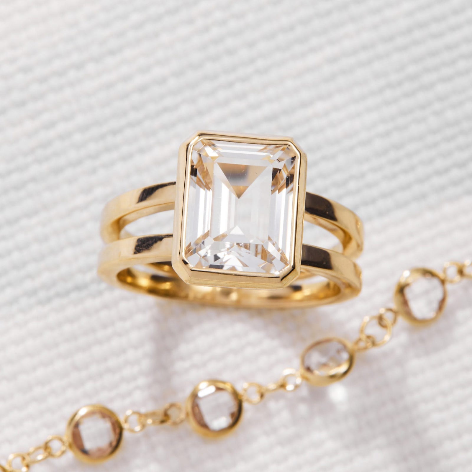 Warren Vertical White Topaz Ring in 14k Gold (April)