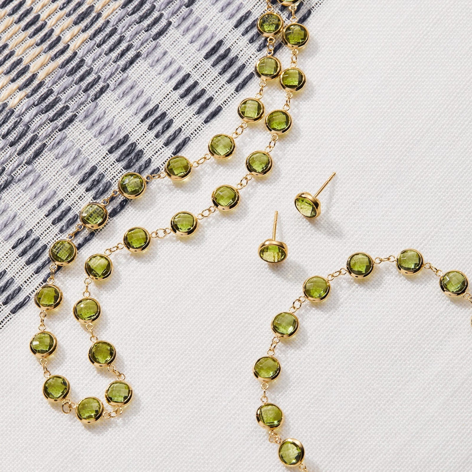Newport Grand Peridot Necklace in 14k Gold (August)