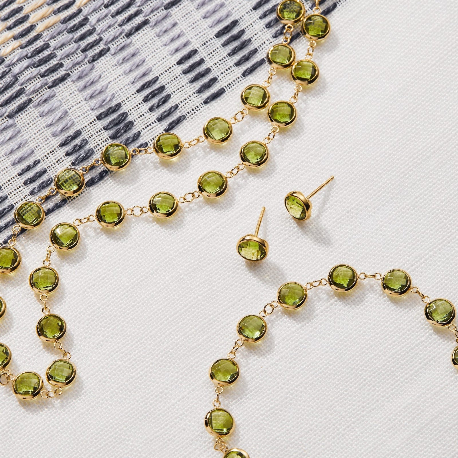 Newport Grand Peridot Bracelet in 14k Gold (August)