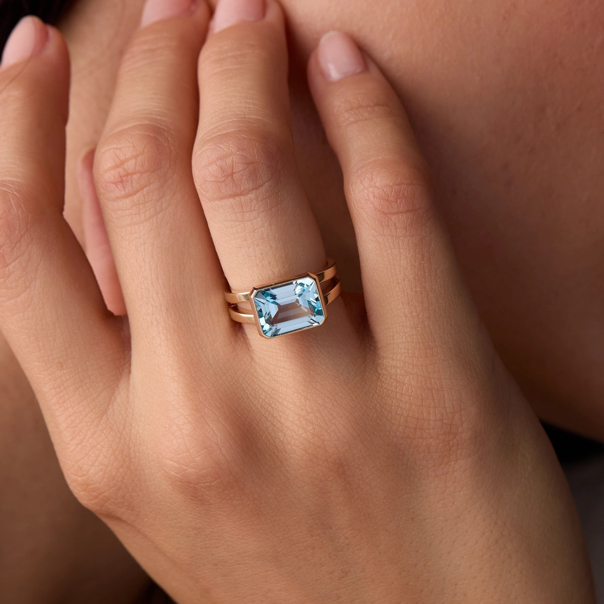 Warren Horizontal Nantucket Blue Topaz Ring in 14k Gold (December)