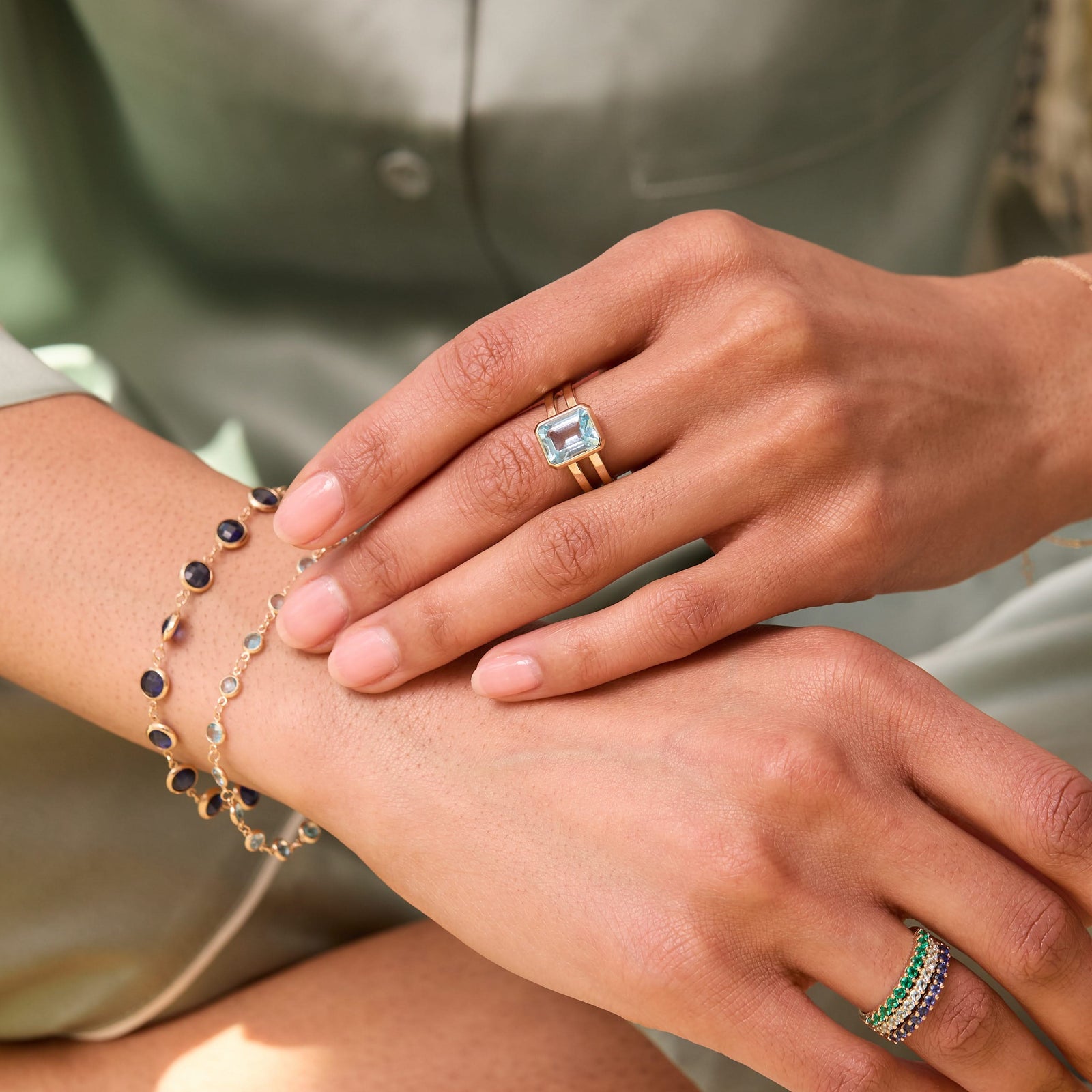 Warren Vertical Nantucket Blue Topaz Ring in 14k Gold (December)