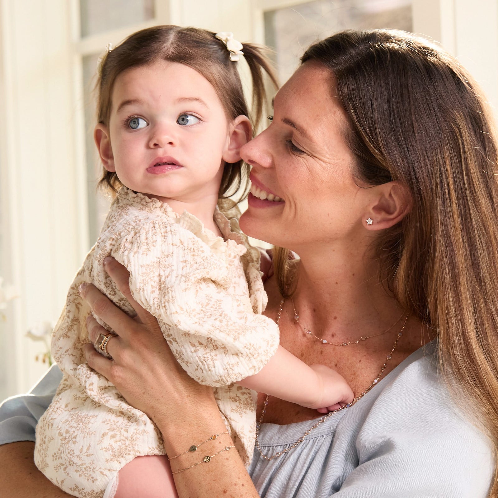 Greenwich Mini Flower Diamond Earrings in 14k Gold (April)