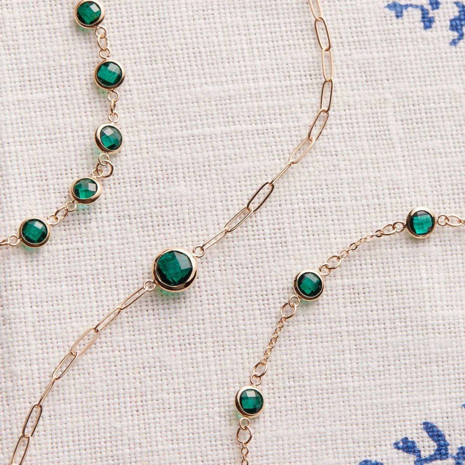 Grand 1 Emerald Adelaide Mini Bracelet in 14k Gold (May)