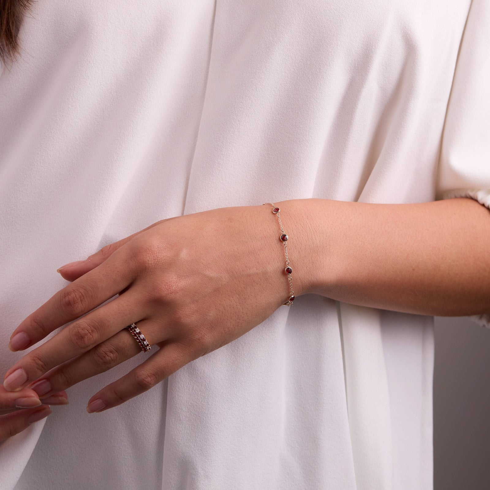 Bayberry 7 Garnet Bracelet in 14k Gold (January)