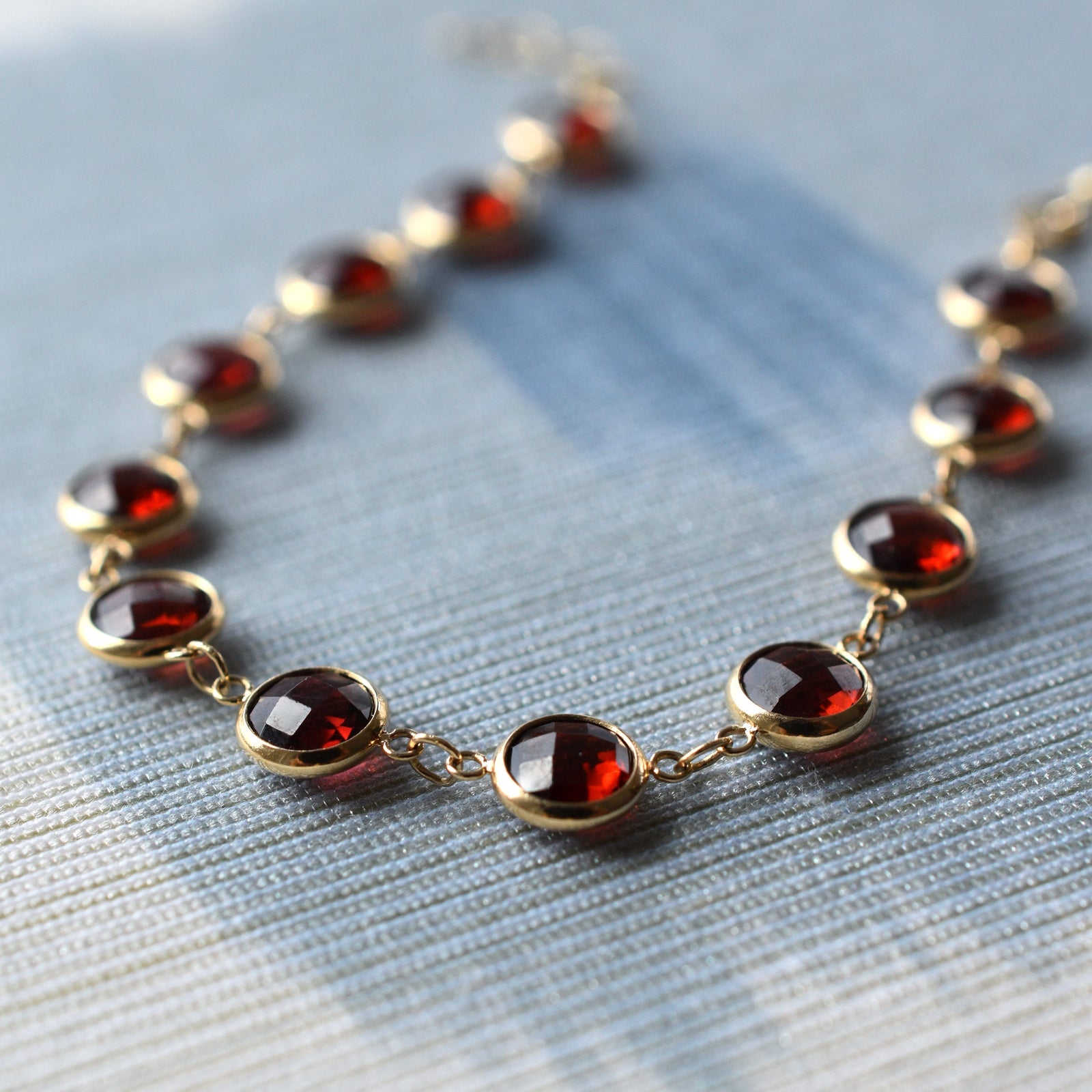 Newport Grand Garnet Bracelet in 14k Gold (January)