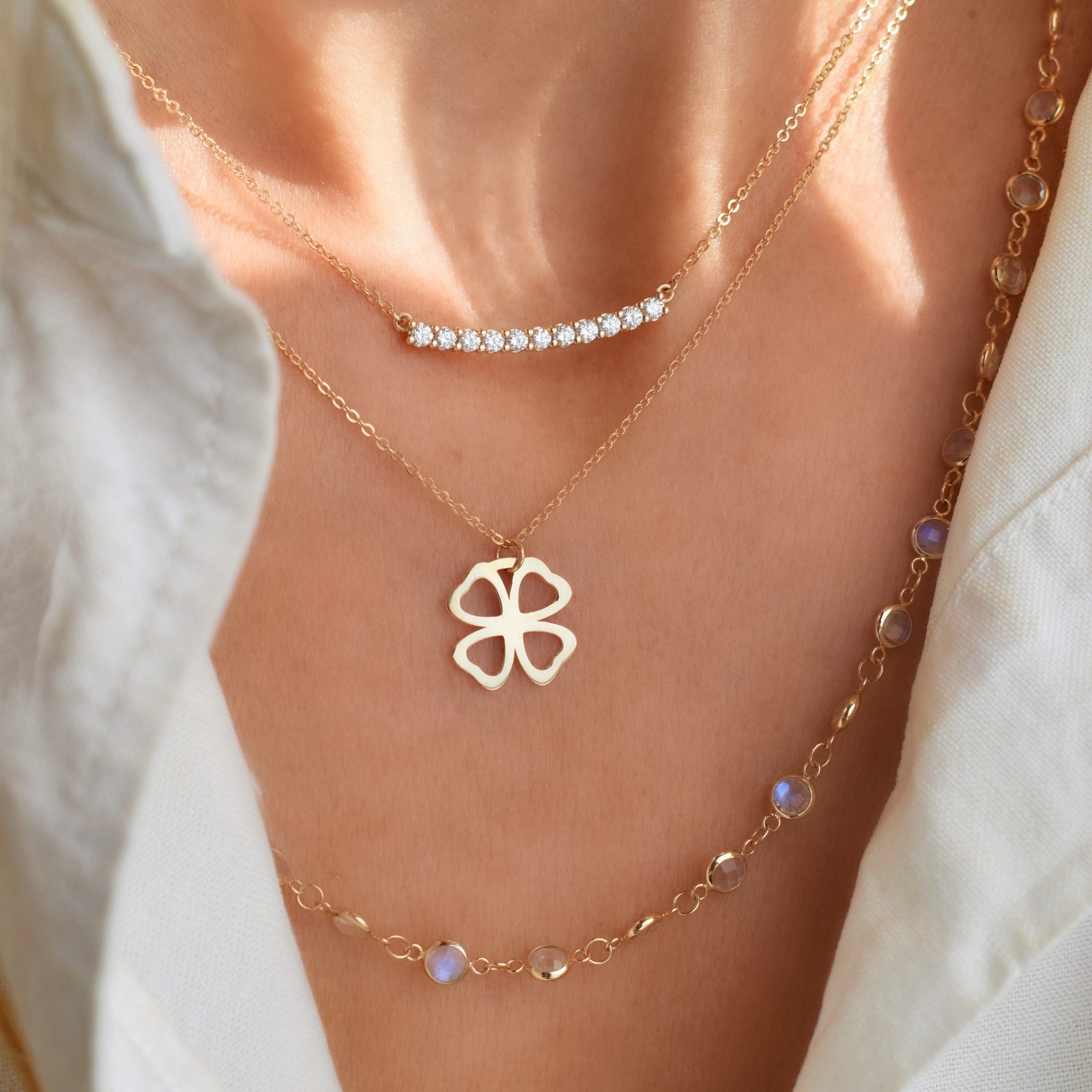 Flat Clover Pendant with Classic Chain in 14k Gold