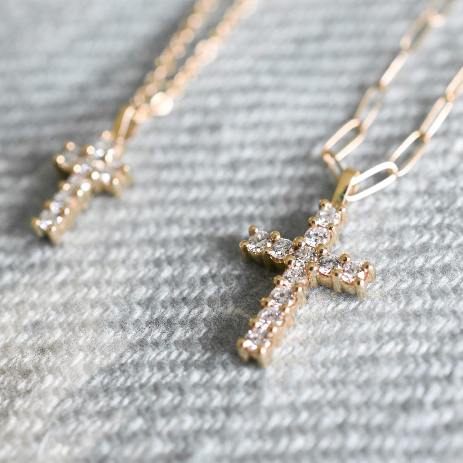 Rosecliff Small Cross Pendant in 14k Gold