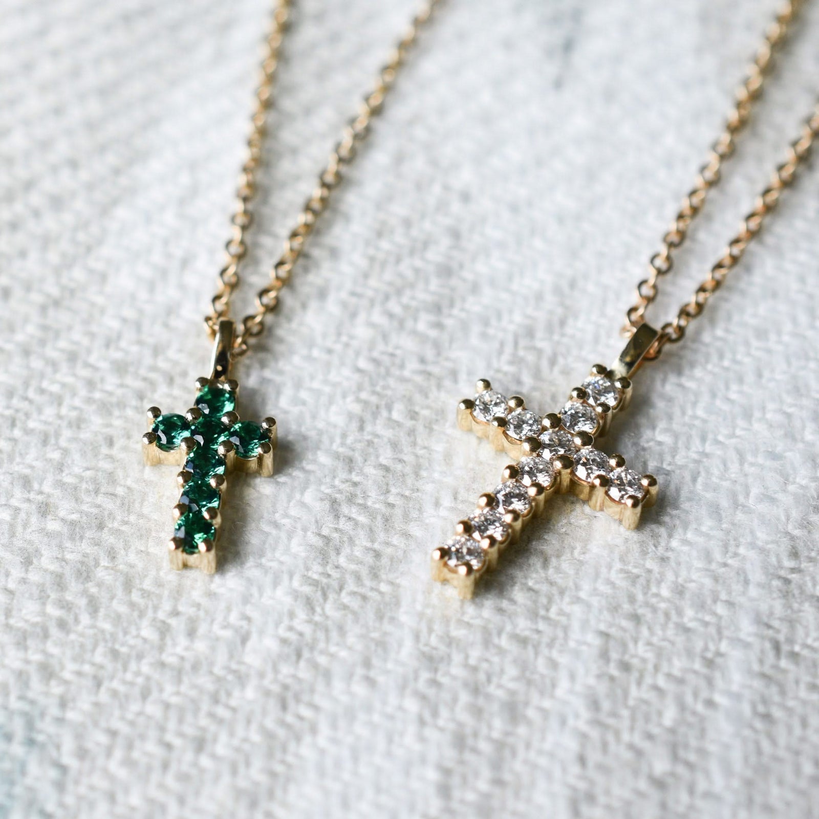 Rosecliff Small Cross Pendant in 14k Gold