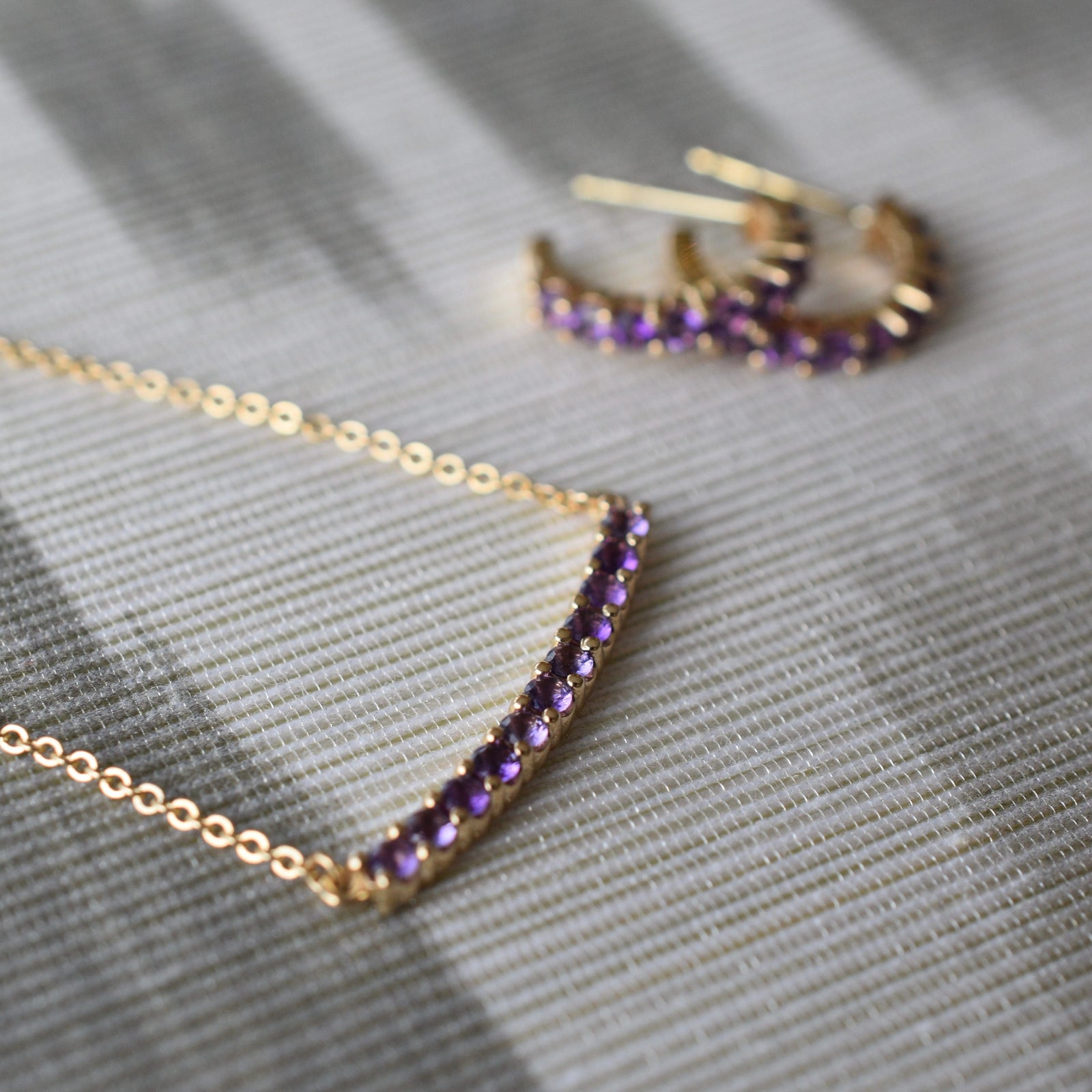 Rosecliff Amethyst Bar Necklace in 14k Gold (February)