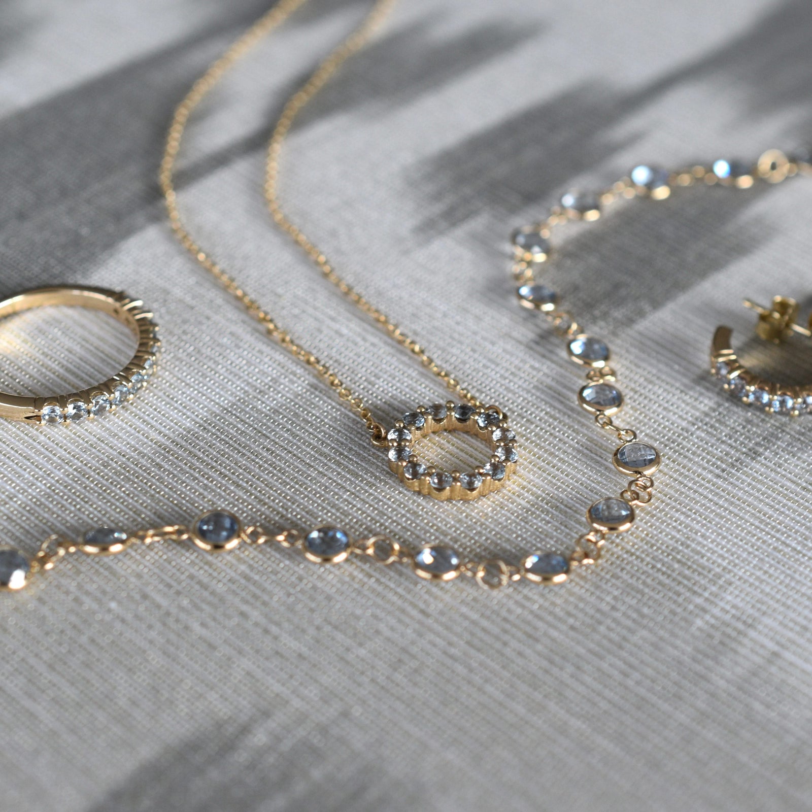 Rosecliff Small Circle Aquamarine Necklace in 14k Gold (March)