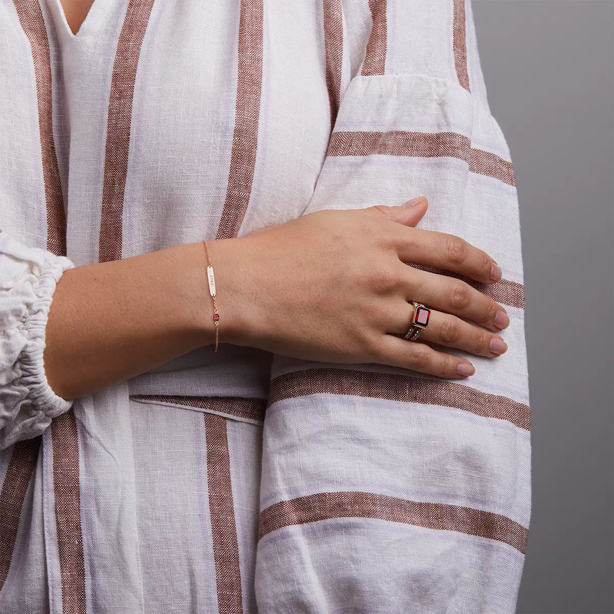 1 Nameplate & 1 Petite Garnet Bracelet in 14k Gold (January)