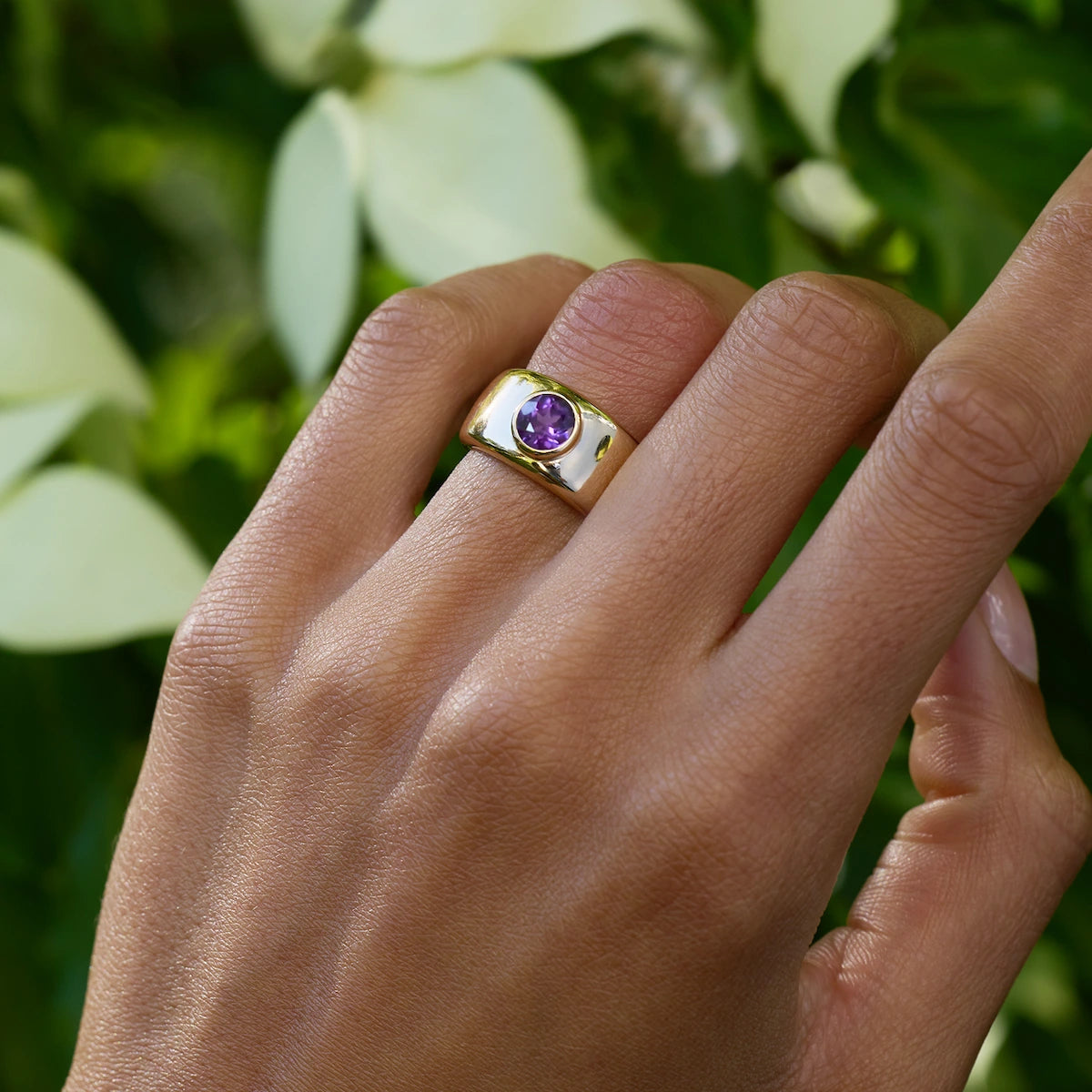 Jamestown Amethyst Band Ring in 14k Gold (February)