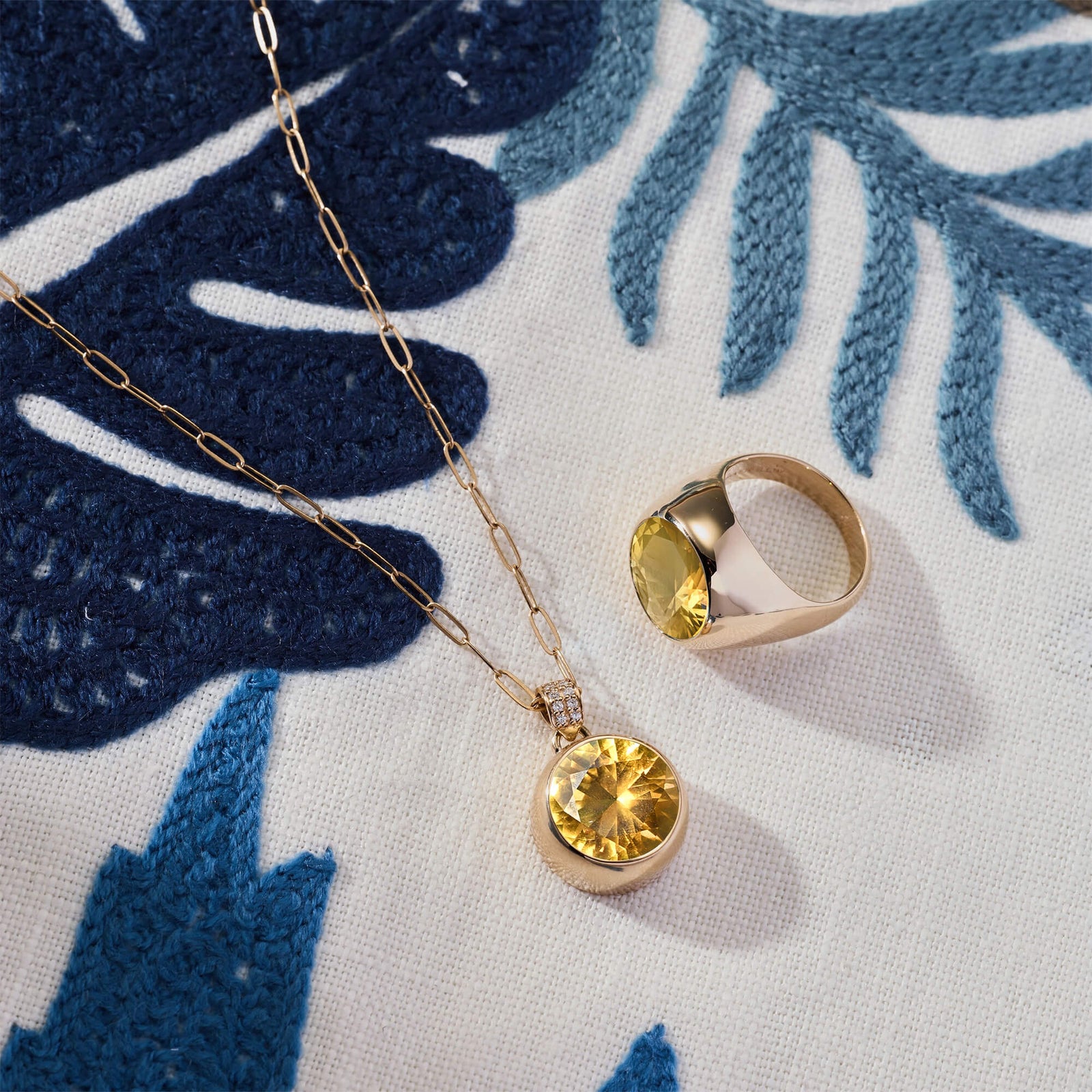 Jamestown Citrine Pendant with Diamond Bail in 14k Gold (November)