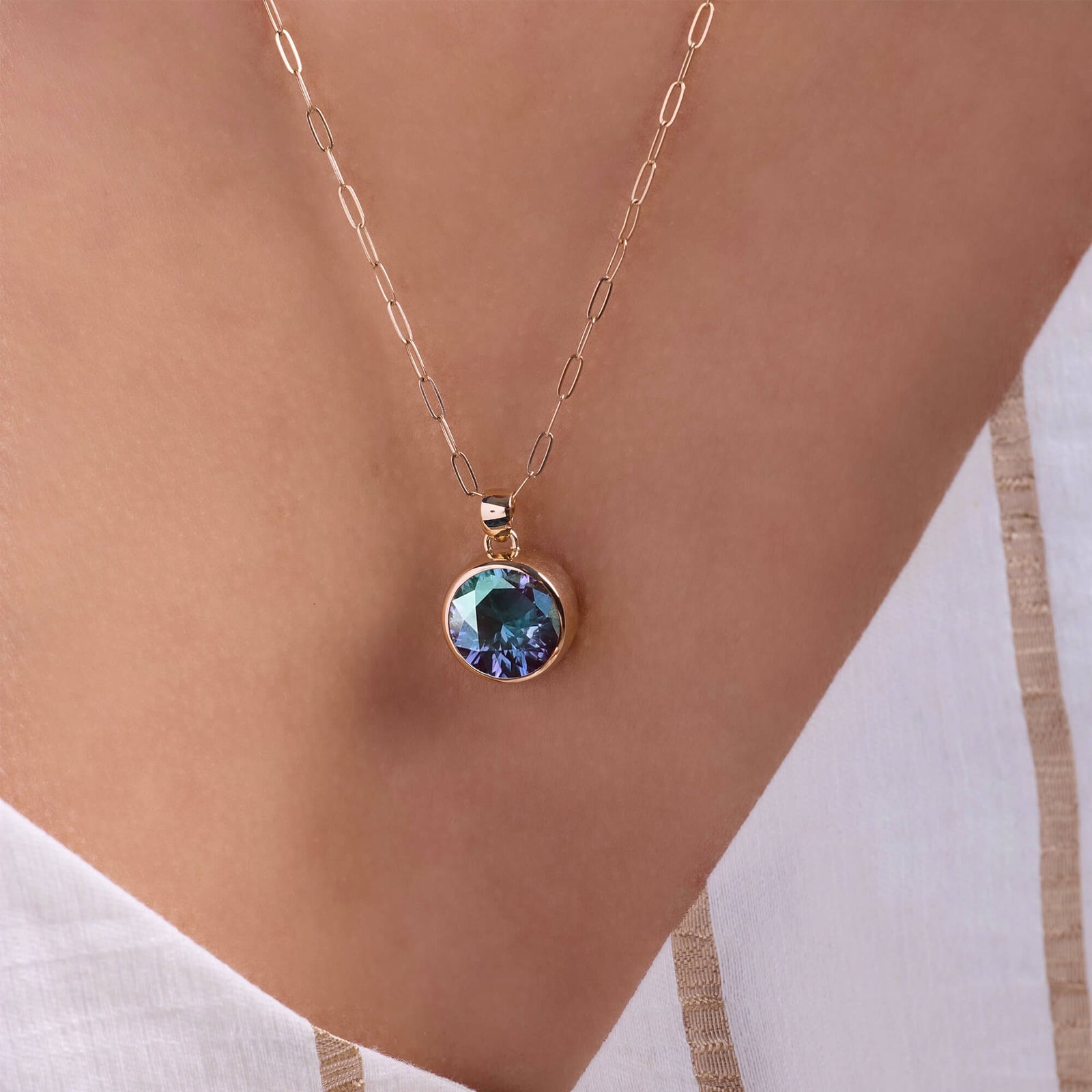 Jamestown Alexandrite Pendant in 14k Gold (June)