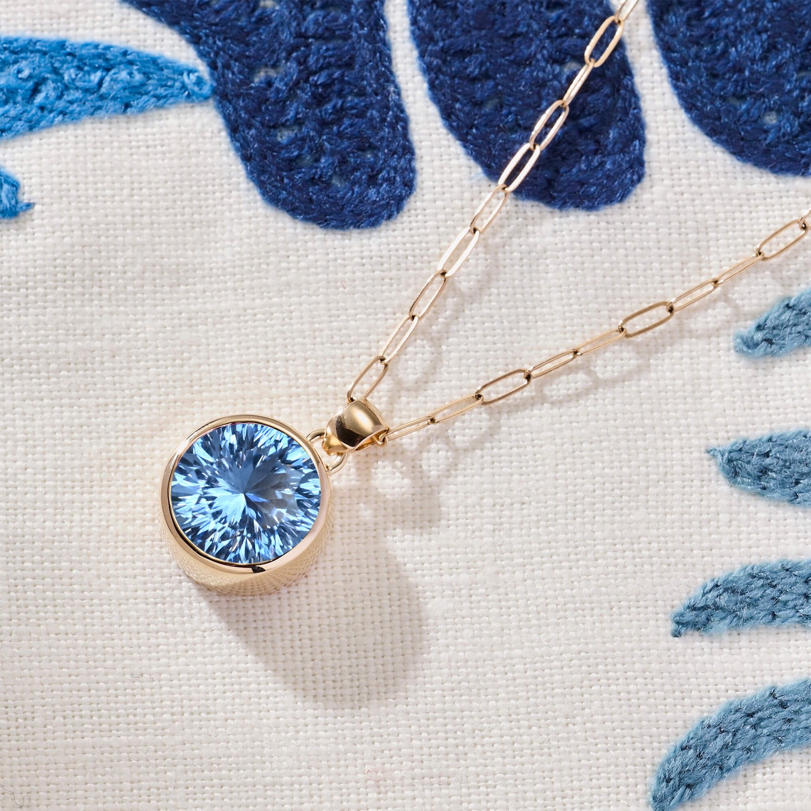 Jamestown Aquamarine Pendant in 14k Gold (March)