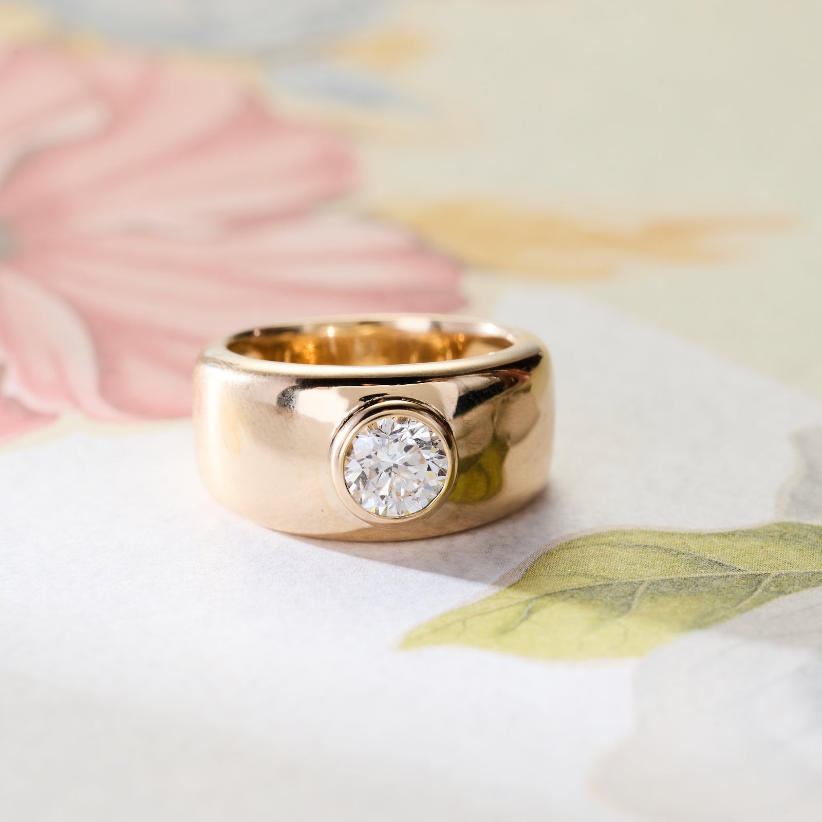 Jamestown Birthstone Band Ring in 14k Gold
